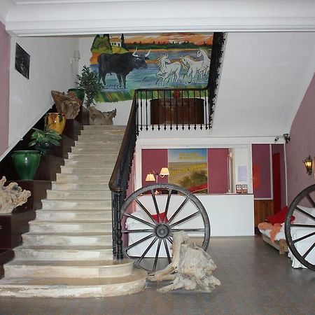 Hotel Restaurant La Camargue Salin-de-Giraud Buitenkant foto