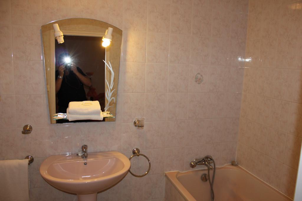 Hotel Restaurant La Camargue Salin-de-Giraud Kamer foto