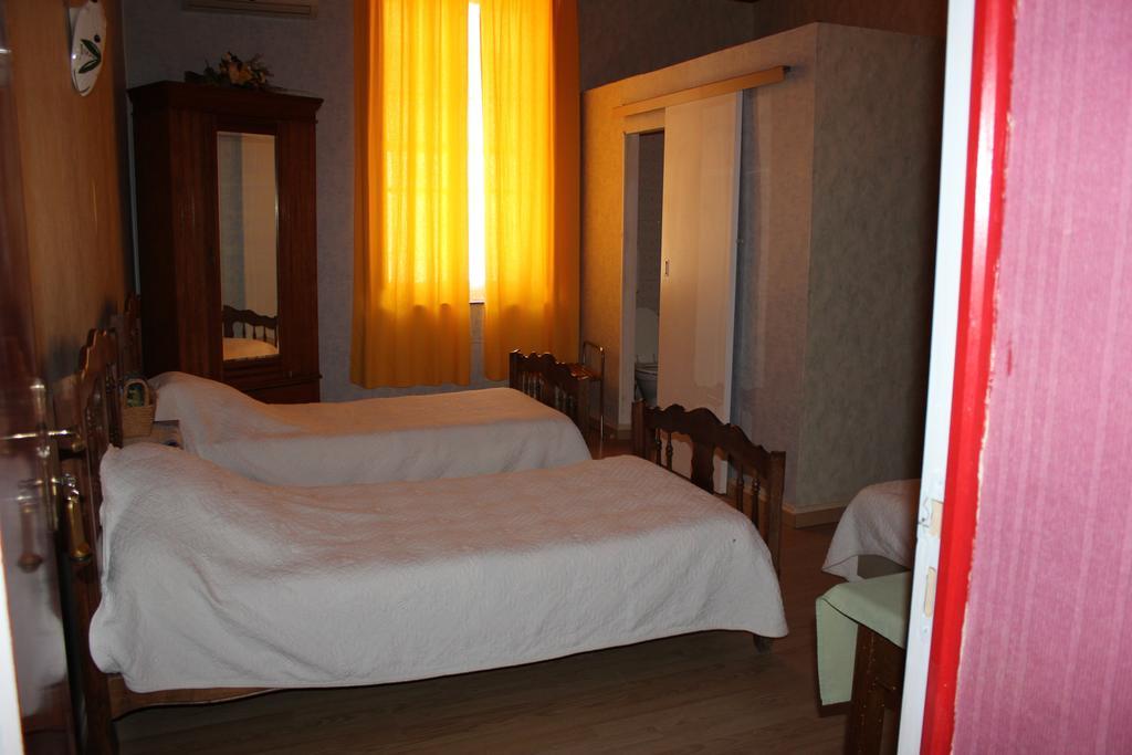 Hotel Restaurant La Camargue Salin-de-Giraud Kamer foto